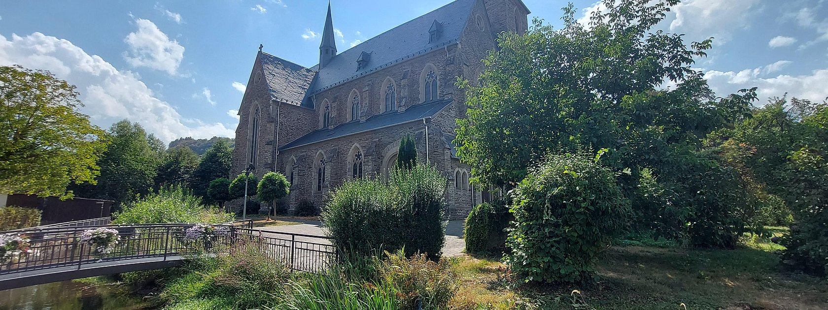 Neum_Dhron_Pfarrkirche_St_Trinitas