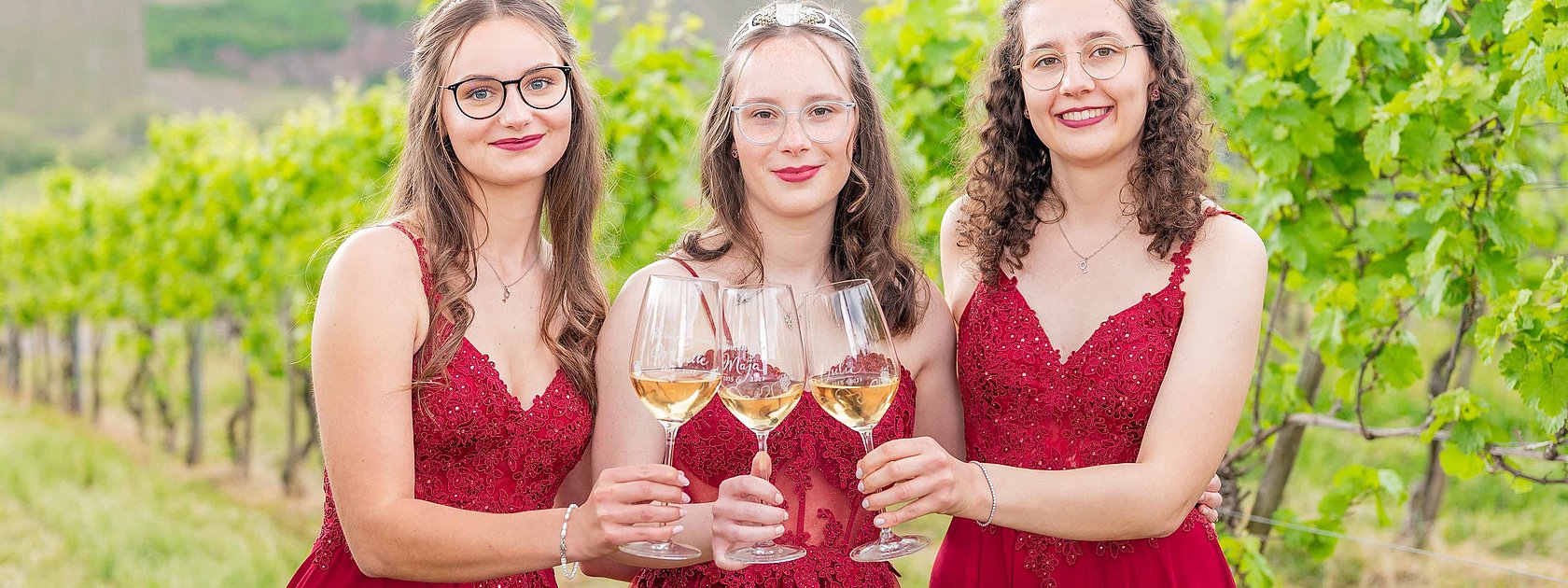 Weinkönigin Maja mit ihren Prinzessinnen