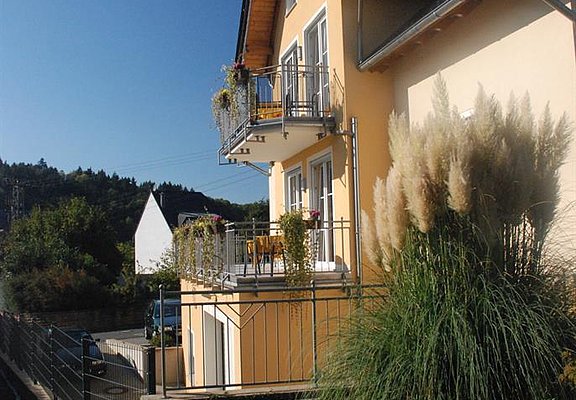 Pension Genetsch - Weingut Genetsch Mosel Lieser B