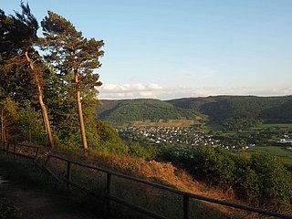 Ruhebank mit Blick auf Andel und die Mosel