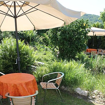 Garten mit Sitzecken