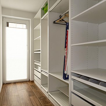 Begehbarer Kleiderschrank