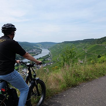 Radfahren inmitten der Weinberge