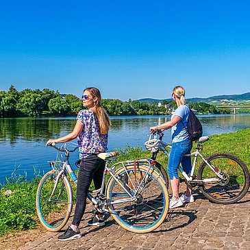 Rad_Person_Sommer_Wiese_Mosel_Lieser ©Wein- und Fe