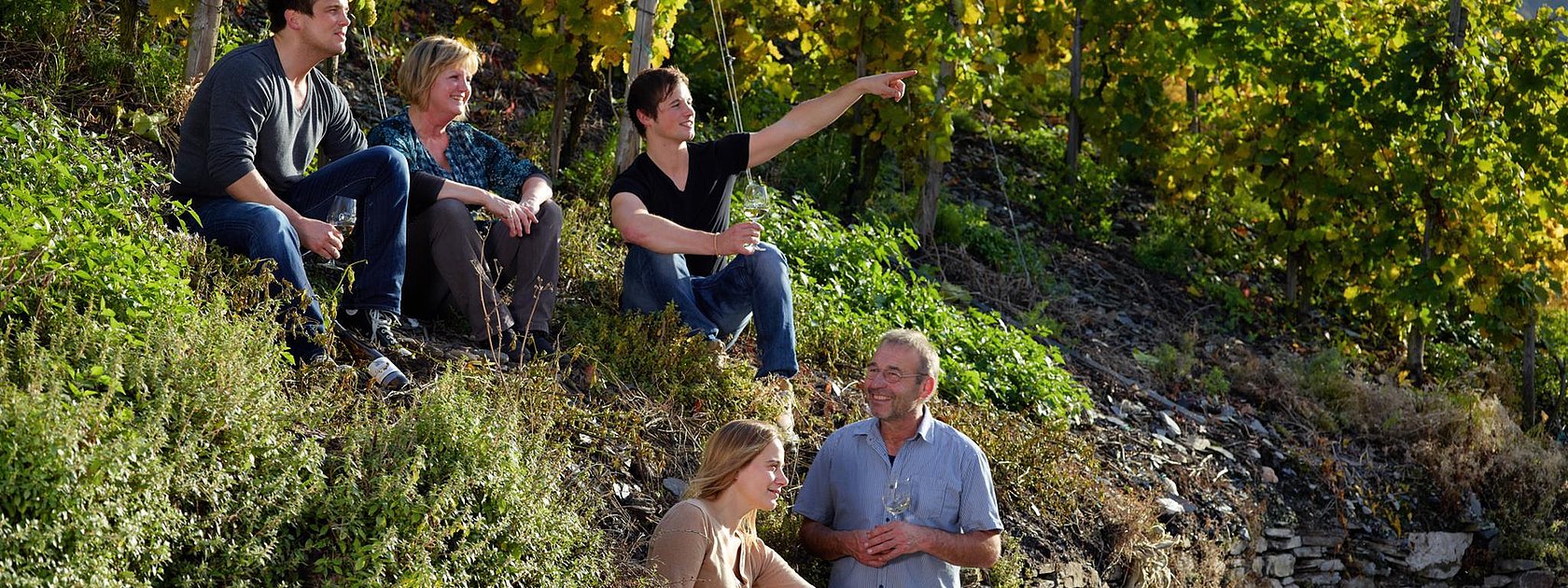 Familie im Weinberg