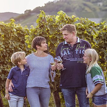 Winzerfamilie im Weinberg