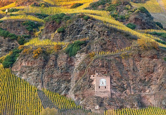 Ürziger Sonnenuhr ind en Weinbergen