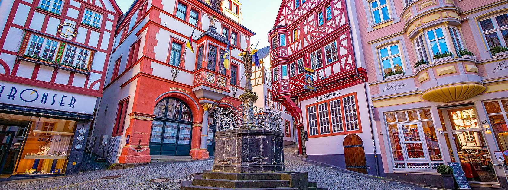 Michaelsbrunnen am Marktplatz in Bernkastel