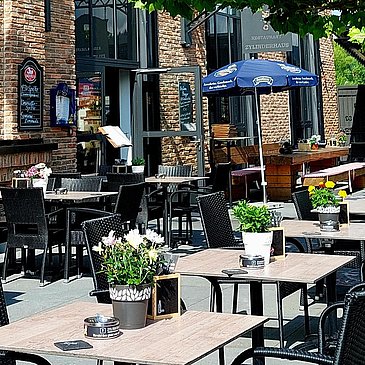 Biergarten vor dem Zylinderhaus