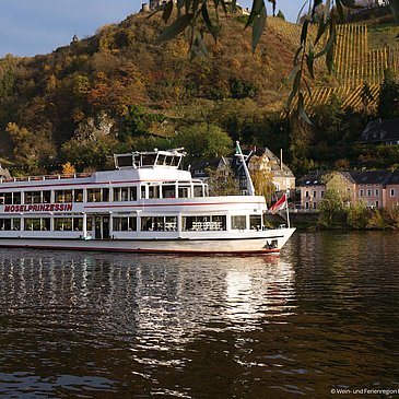 Mosel_Schiff_Bernkastel ©Wein- und Ferienregion Be