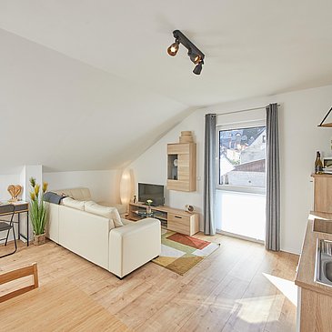 Küche und Wohnzimmer