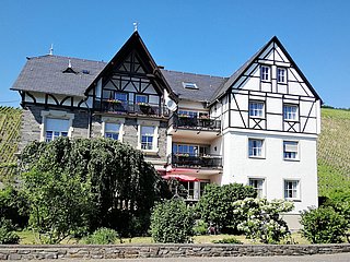 Hausfront 05-20