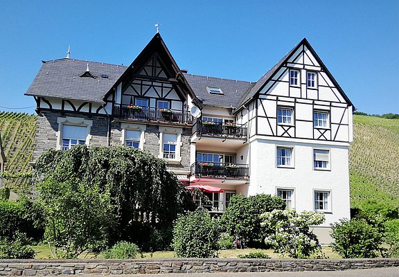 Hausfront 05-20