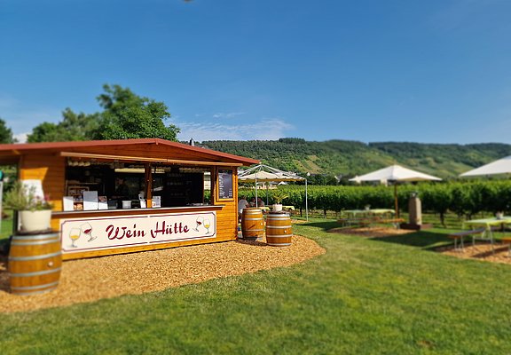 Weinhütte am Moselradweg in Wintrich