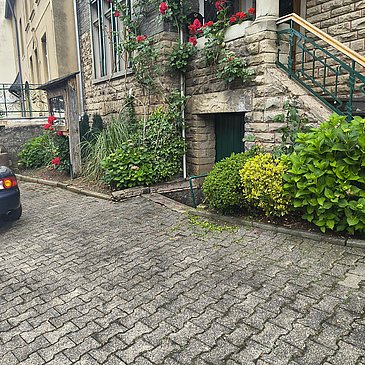 Autostellplaetze direkt vor der Tuer