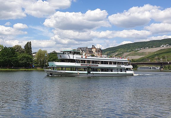 Schifffahrt auf der Mosel