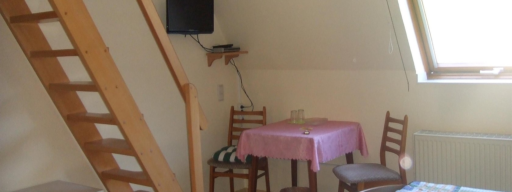ZImmer mit Treppe zur Empore