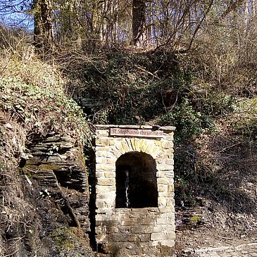 St. Stephanusbrunnen, Erfrischung am Weinlagenweg