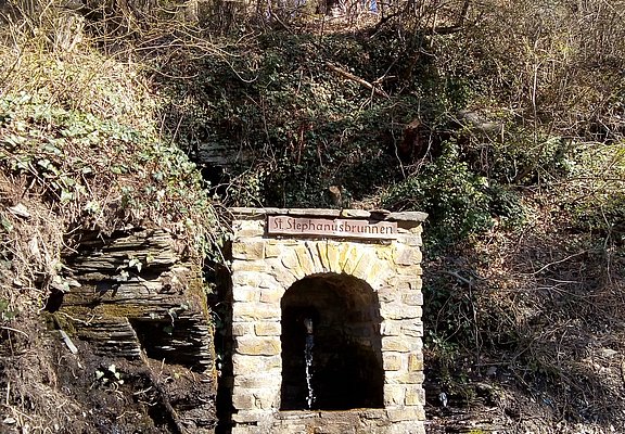 St. Stephanusbrunnen, Erfrischung am Weinlagenweg