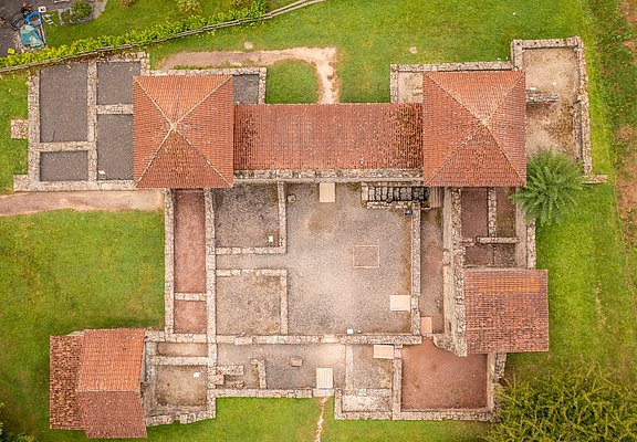 Drohnensicht auf die Römische Villa bei Mehring