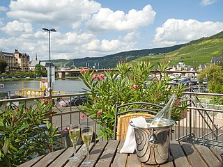 Terrasse mit Sekt Total - Kopie