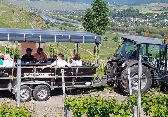 Planwagenfahrten mit dem Hotel Moselsteig