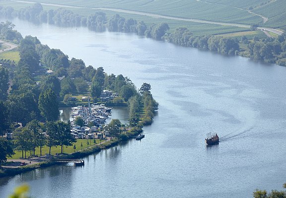 Neumagener Römerweinschiff mit Hafen