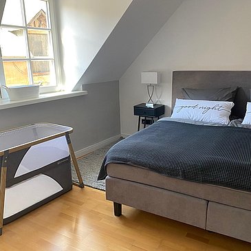 Schlafzimmer 1