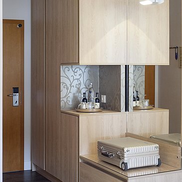 Doppelzimmer_klein_Schrank_2