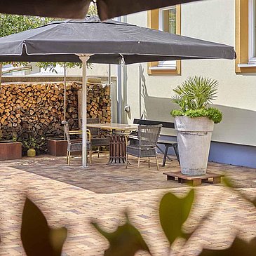 Sitzgelegenheit im Innenhof