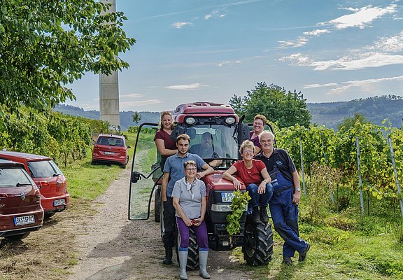 Weingut Rainer Pazen Familie im Weinberg